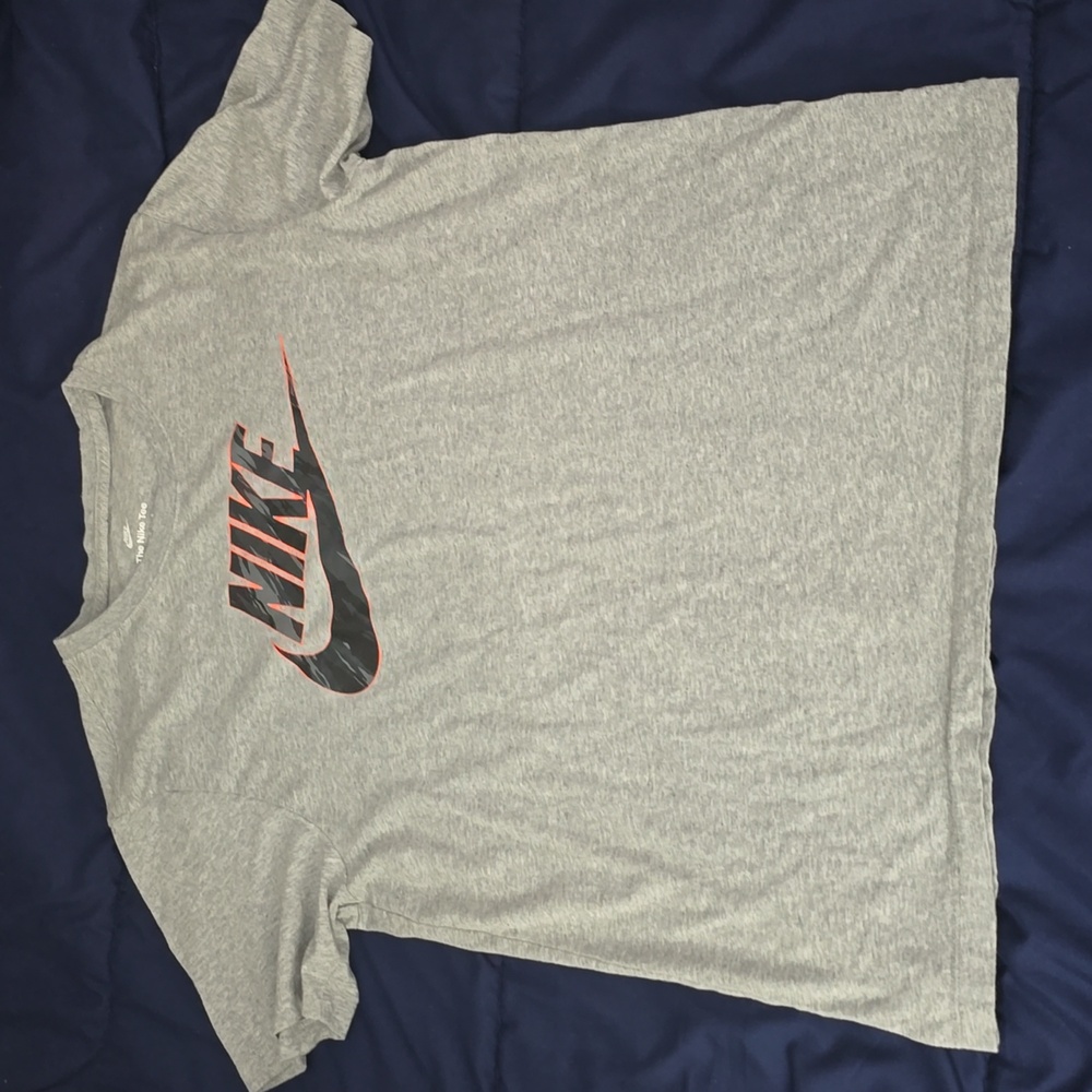 USED Men's Nike Tee - Picture 2 of 5